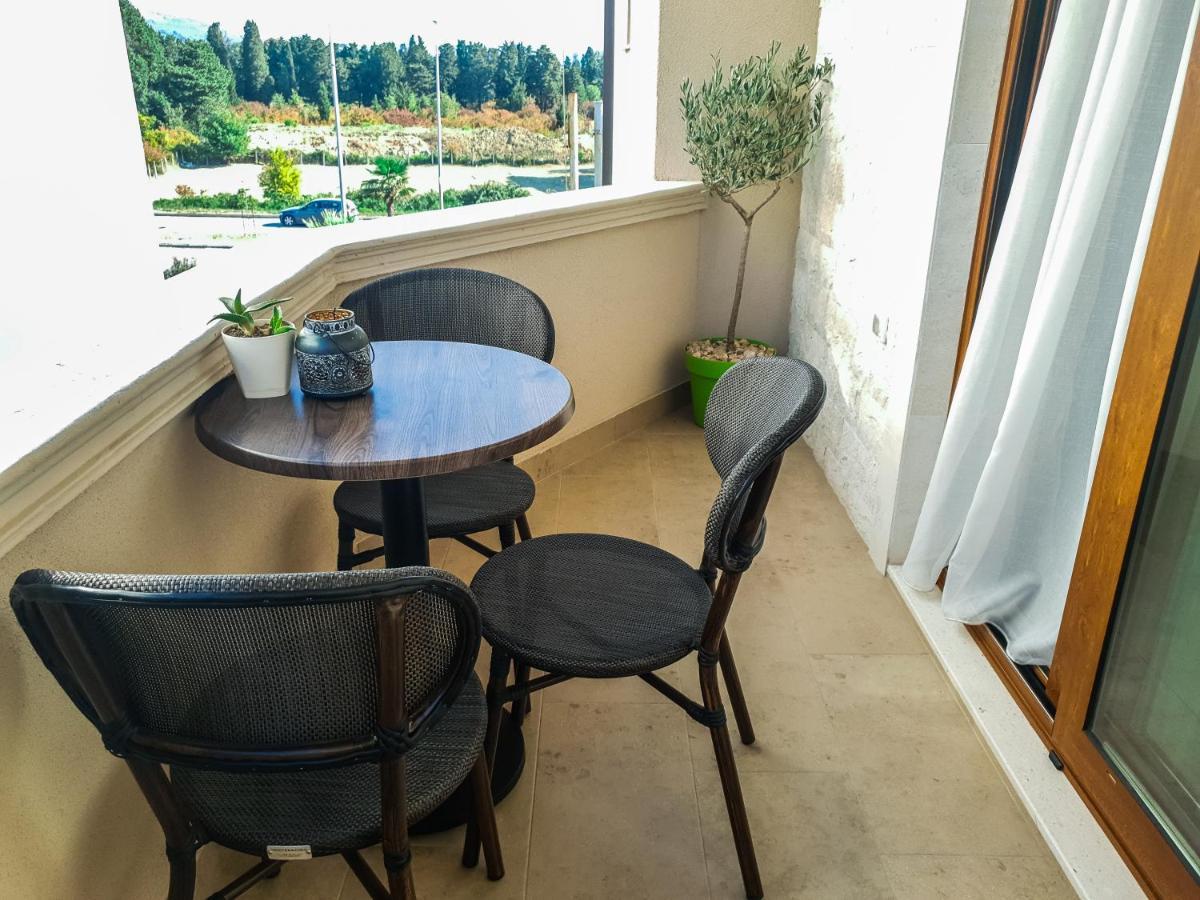 Lacasa Apartments & Restaurant 울친 외부 사진
