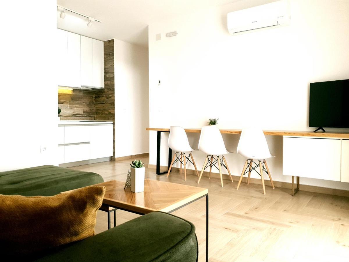 Lacasa Apartments & Restaurant 울친 외부 사진