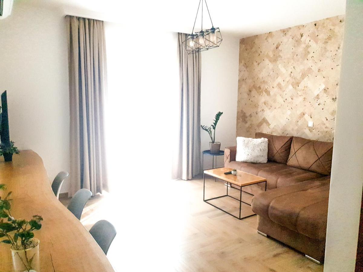 Lacasa Apartments & Restaurant 울친 외부 사진