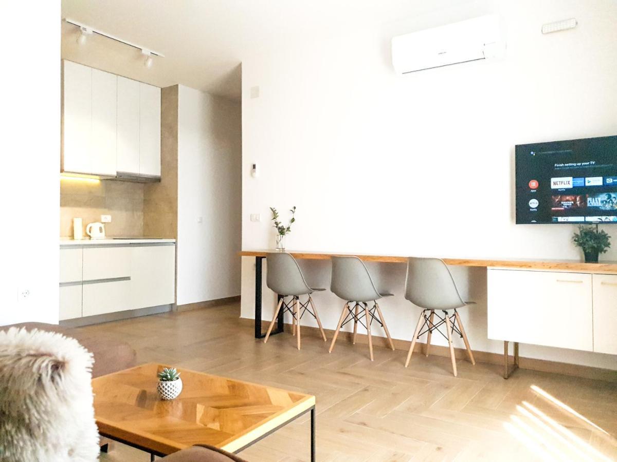 Lacasa Apartments & Restaurant 울친 외부 사진