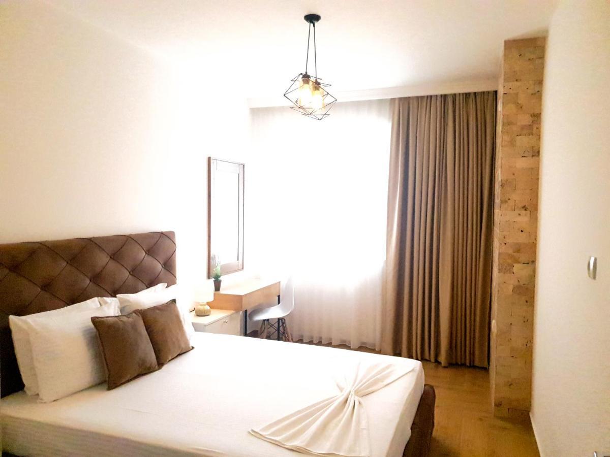 Lacasa Apartments & Restaurant 울친 외부 사진