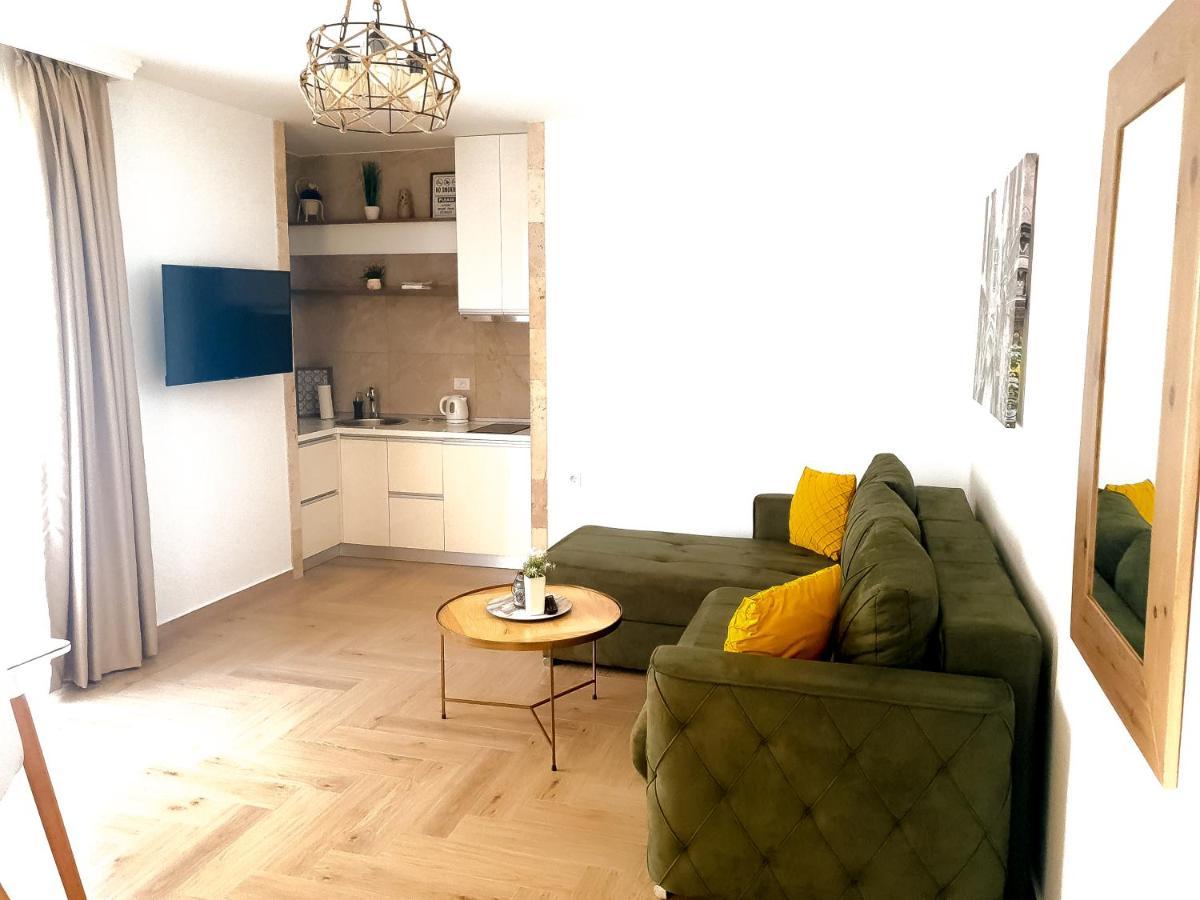 Lacasa Apartments & Restaurant 울친 외부 사진