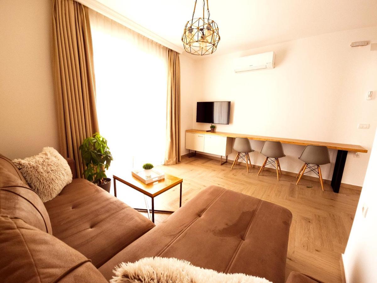 Lacasa Apartments & Restaurant 울친 외부 사진