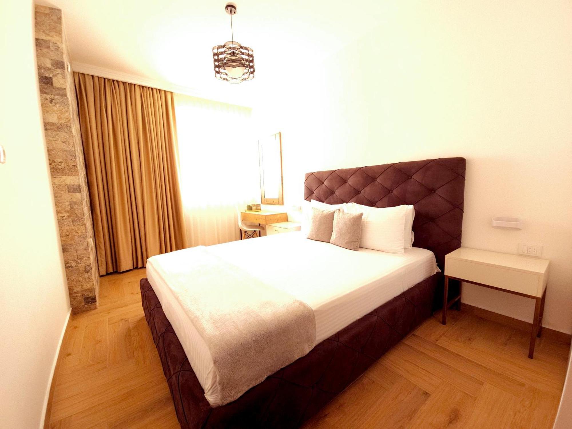 Lacasa Apartments & Restaurant 울친 외부 사진