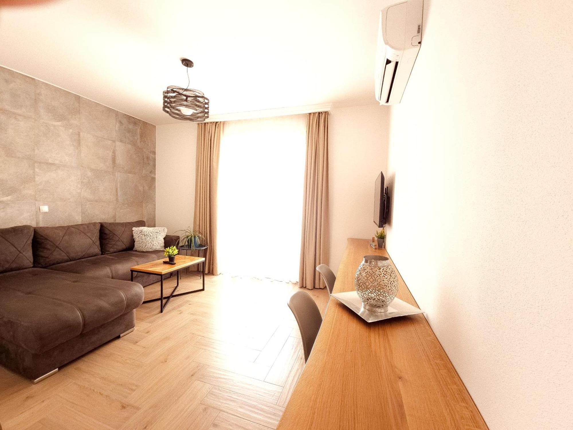 Lacasa Apartments & Restaurant 울친 외부 사진