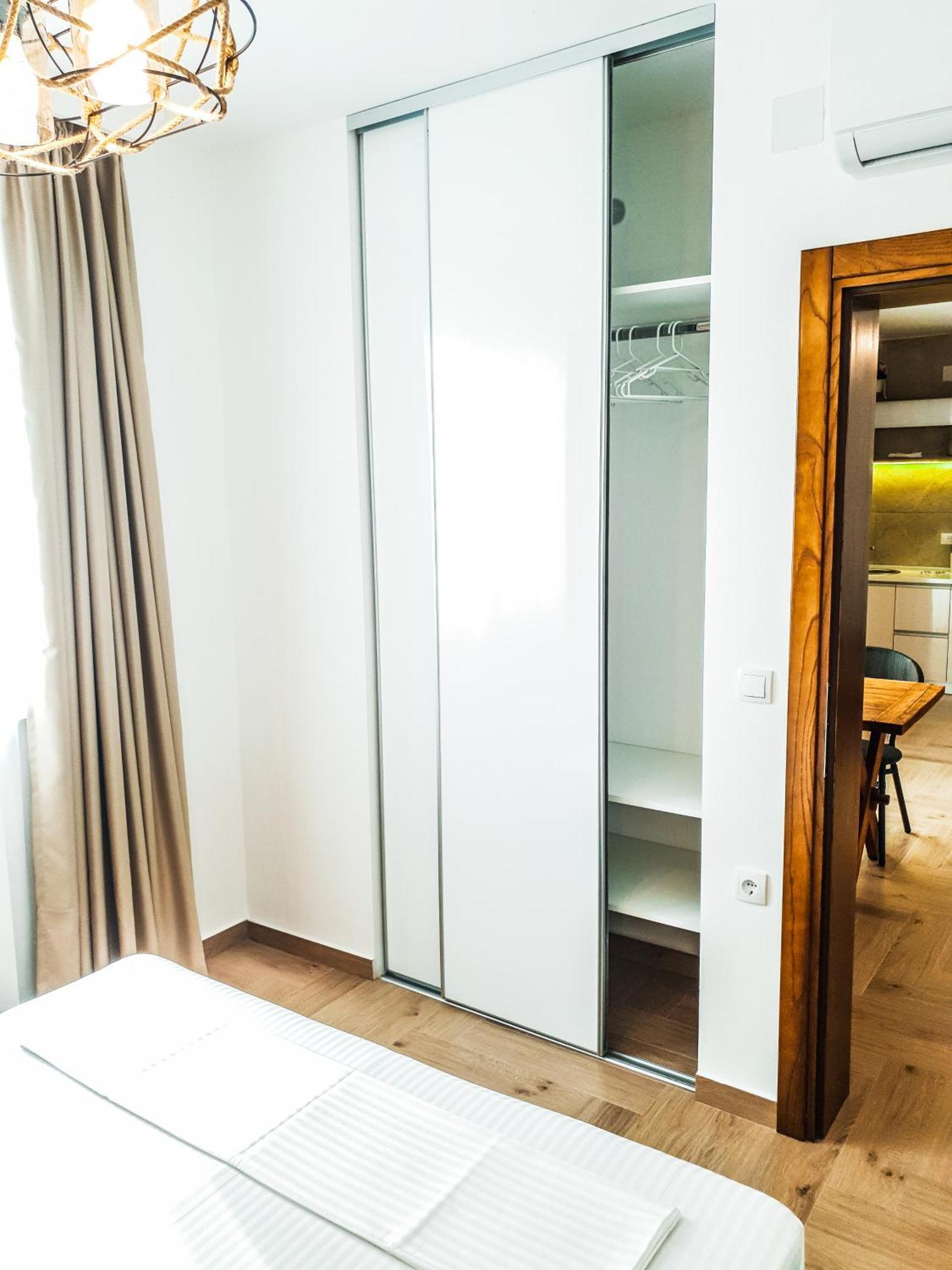 Lacasa Apartments & Restaurant 울친 객실 사진