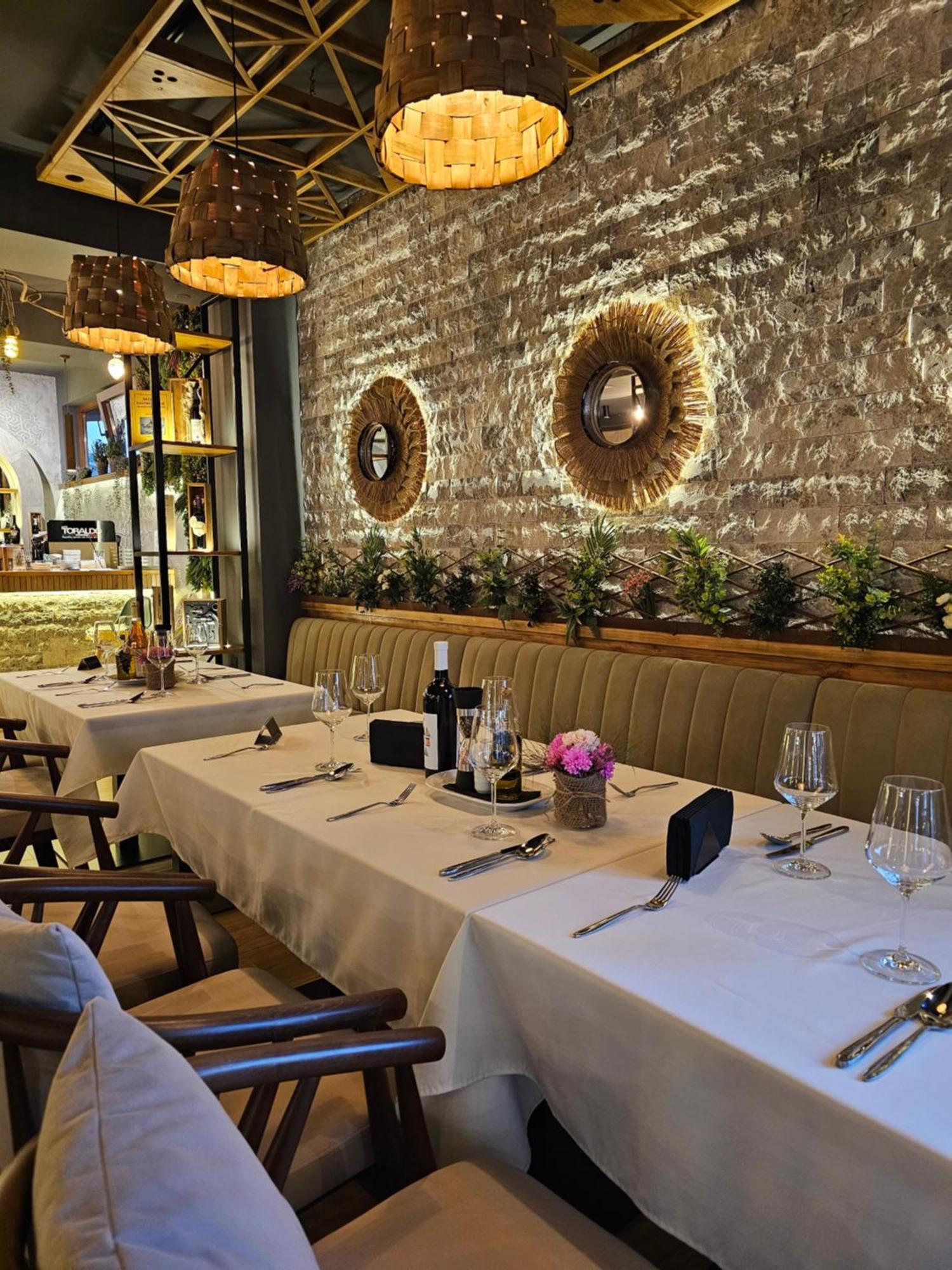 Lacasa Apartments & Restaurant 울친 외부 사진