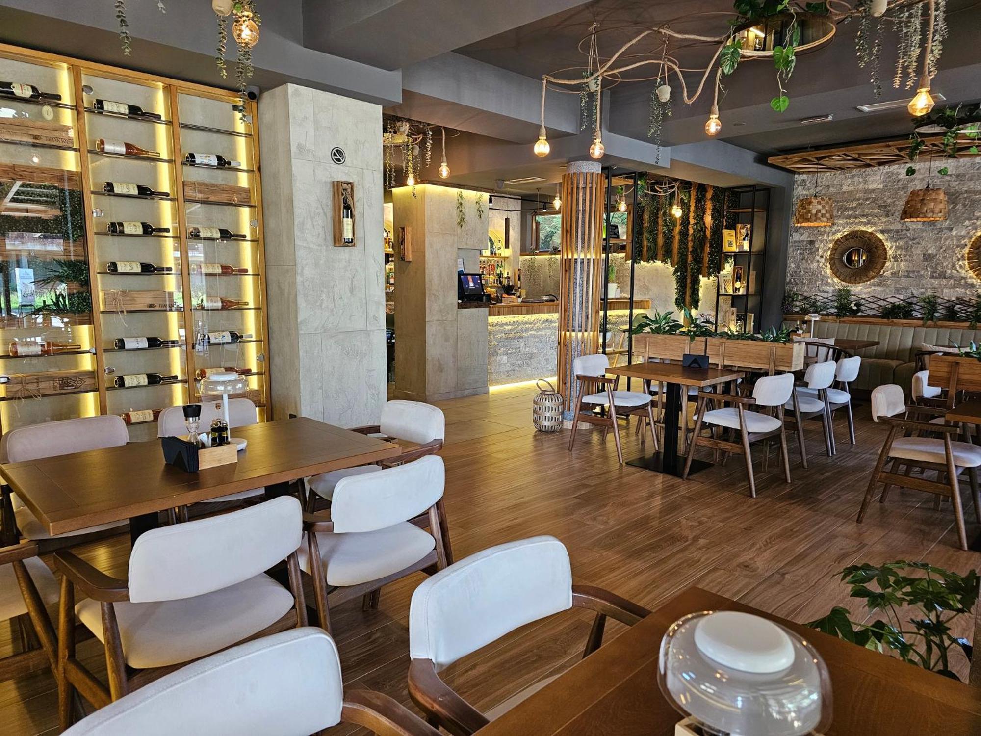 Lacasa Apartments & Restaurant 울친 외부 사진