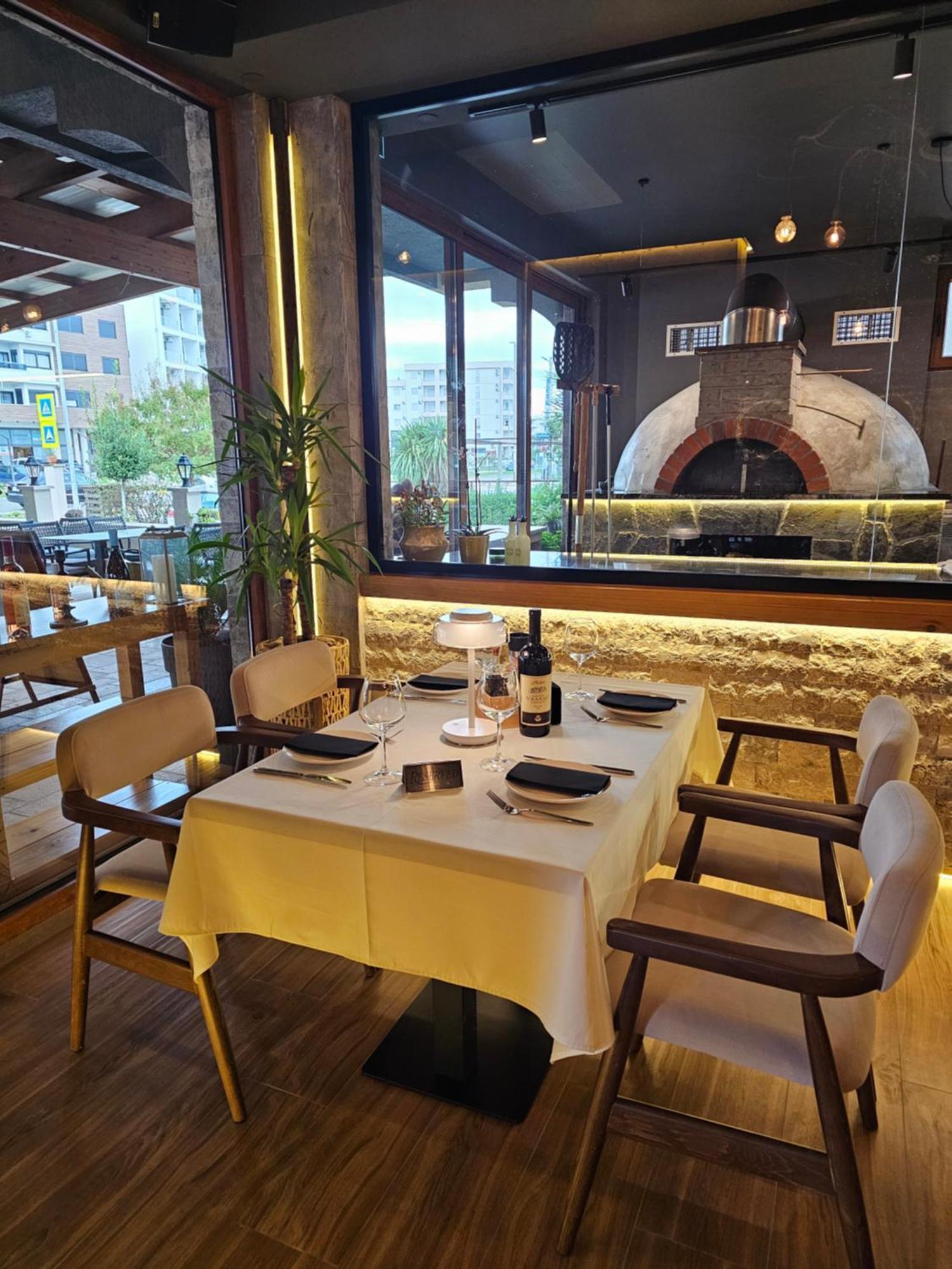 Lacasa Apartments & Restaurant 울친 외부 사진
