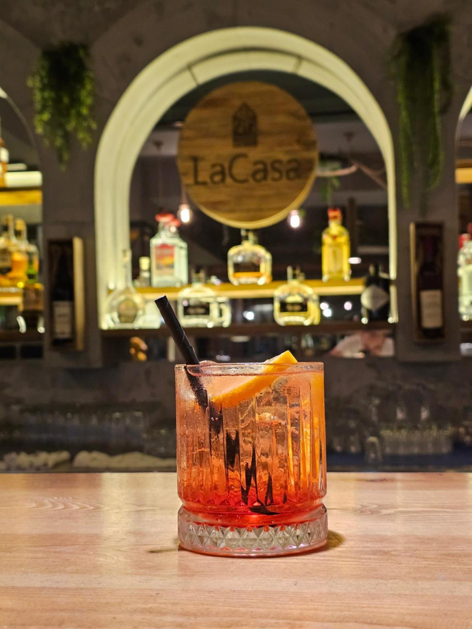 Lacasa Apartments & Restaurant 울친 외부 사진