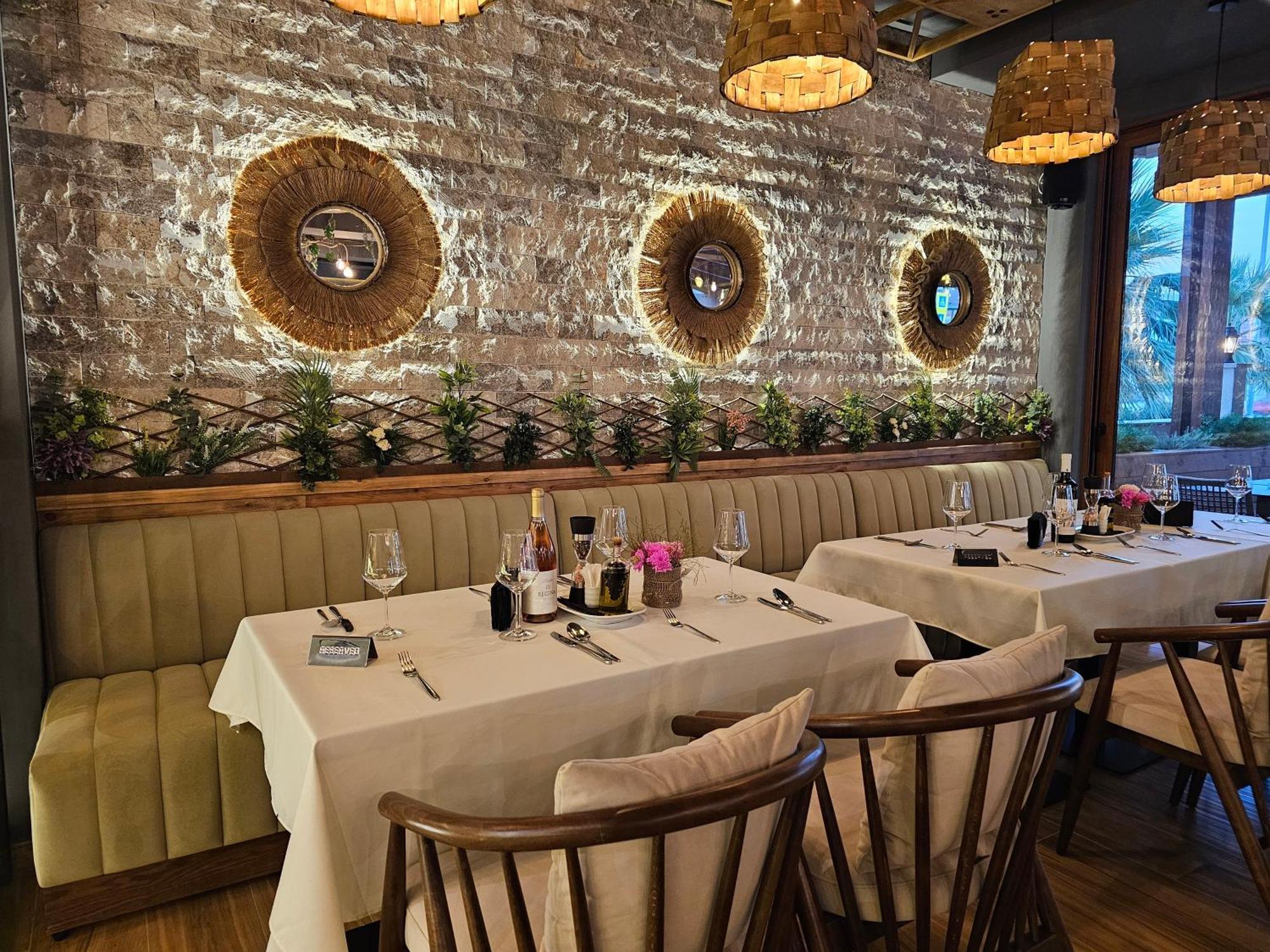 Lacasa Apartments & Restaurant 울친 외부 사진