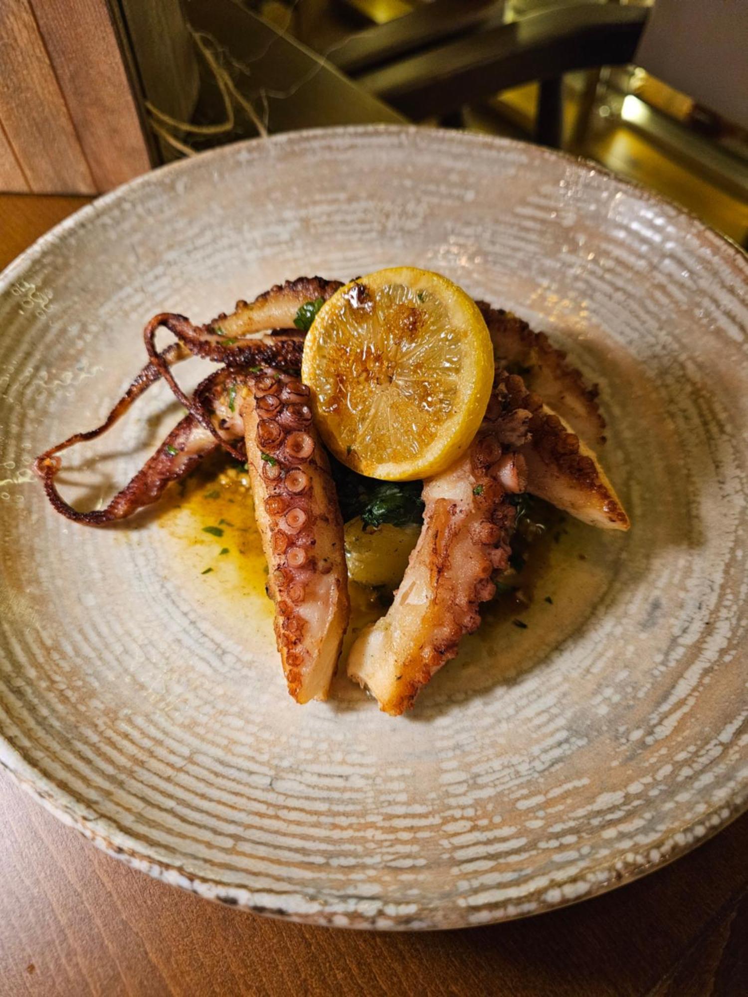 Lacasa Apartments & Restaurant 울친 외부 사진